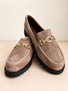 NWT David Tate Magan Brown Suede Loafers Gold Chain 8WW Extra Wide